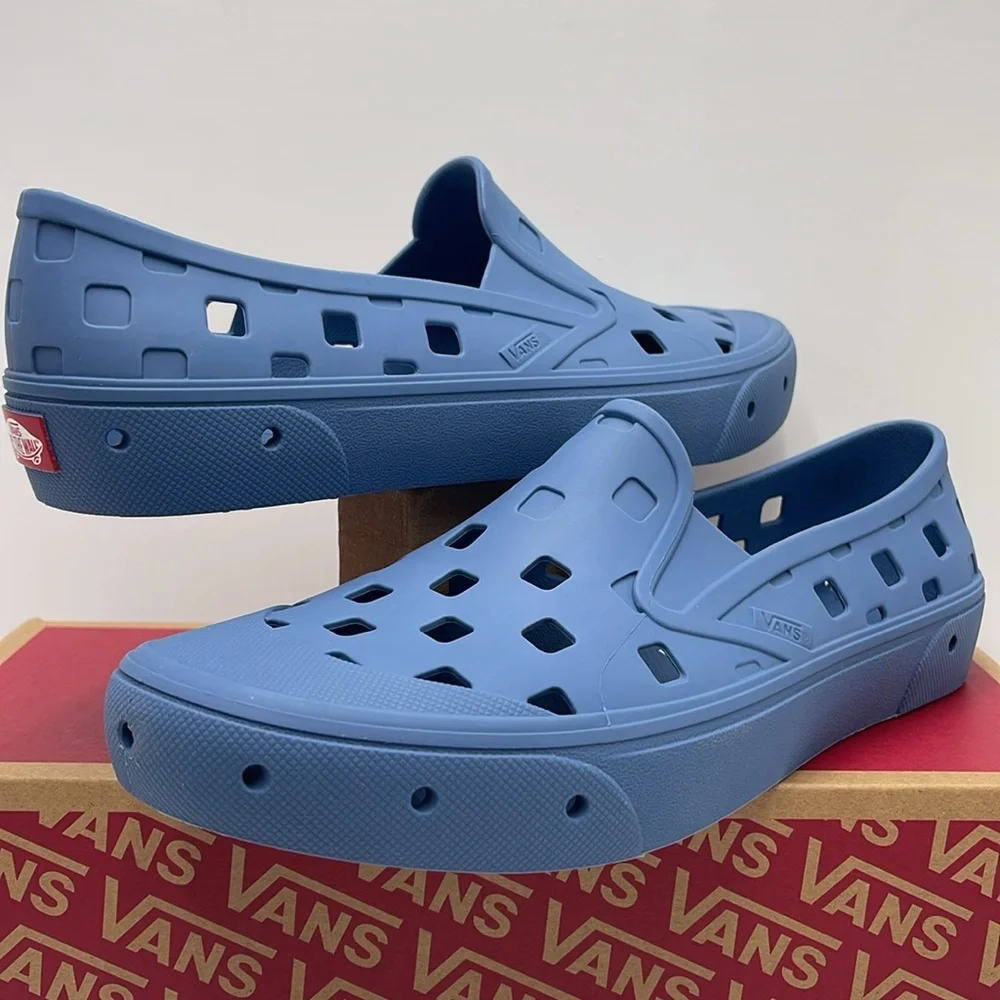 Vans • WMNS Slip-On Trk
Captains Blue
VN0A5HF8ZR8
Sneakers - Picture 9 of 16